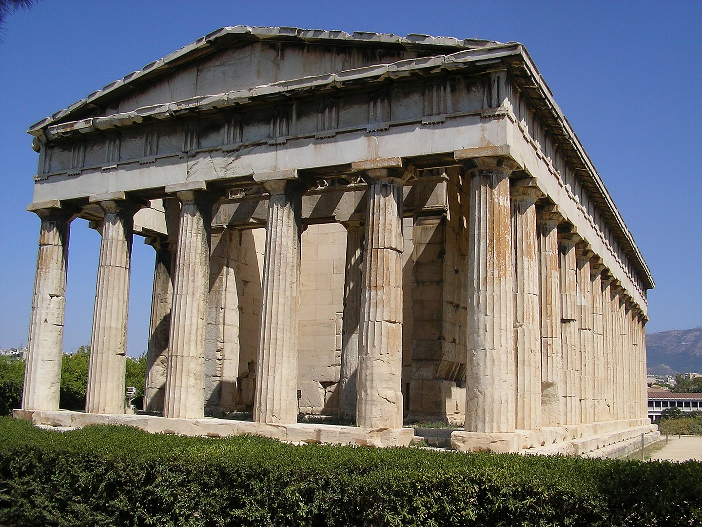 Templo de Hefesto, conhecido durante muito tempo como Templo de Teseu, é o melhor templo grego em termos de conservação