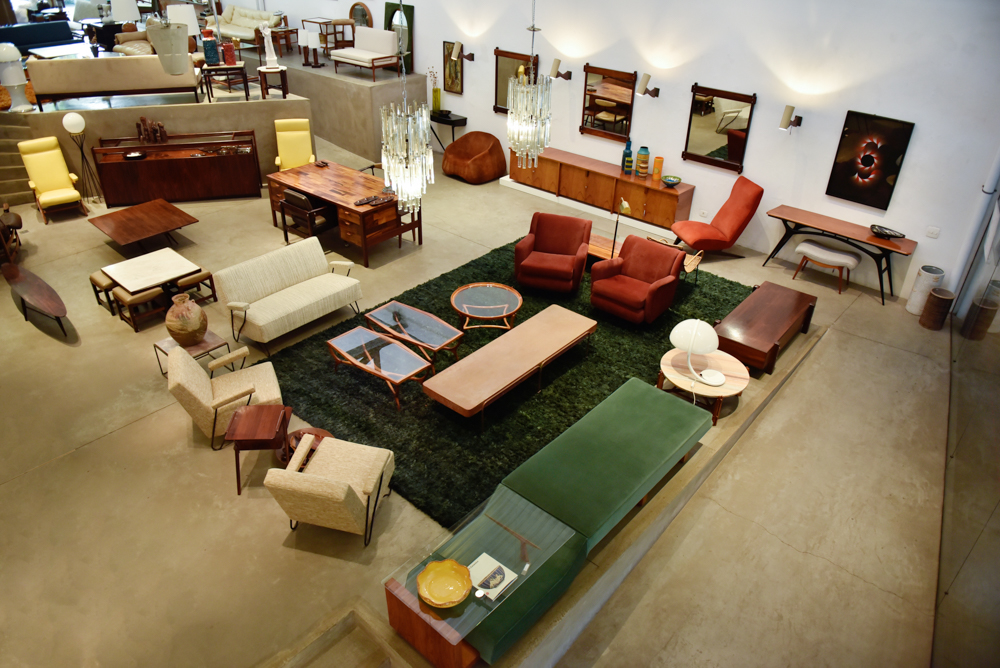 Uma galeria com mais de 450 m², com o melhor do modernismo brasileiro em mobiliário, faz parte da Loja Teo